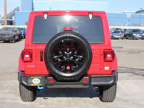 Used 2024 Jeep Wrangler Unlimited Sahara AWD/4WD image 4