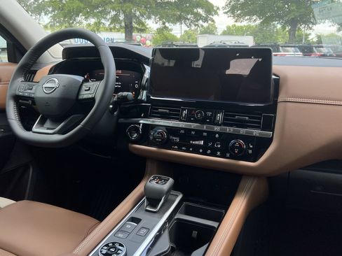 New 2026 Nissan Pathfinder Platinum AWD/4WD image 3