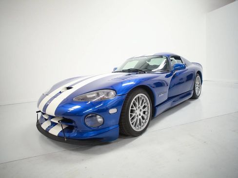 Used 1997 Dodge Viper GTS RWD image 2