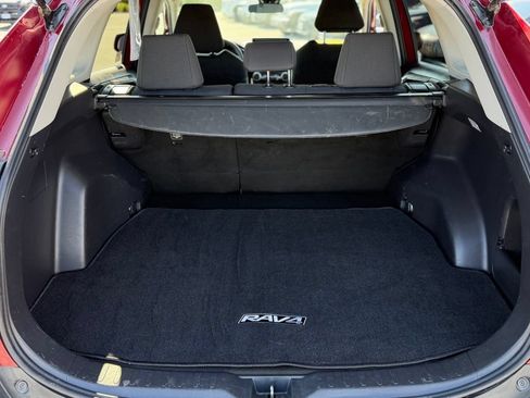 Used 2021 Toyota RAV4 LE w/ Carpet Mat Package (TMS) AWD/4WD image 5