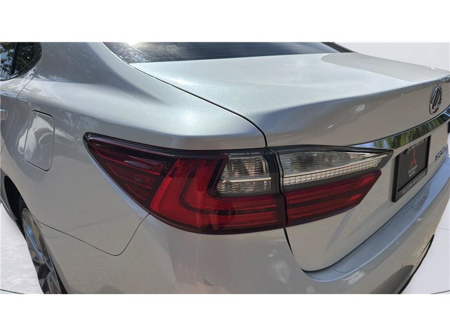 Used 2016 Lexus ES 350 w/ Luxury Package w/Wood Trim FWD image 11