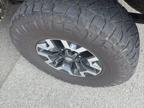 Used 2022 Toyota Tacoma TRD Off-Road AWD/4WD image 9