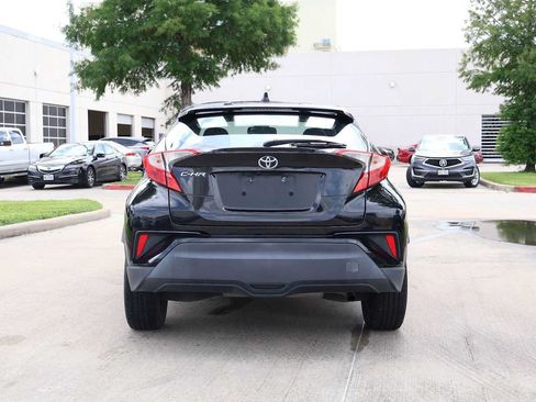 Used 2019 Toyota C-HR LE FWD image 5