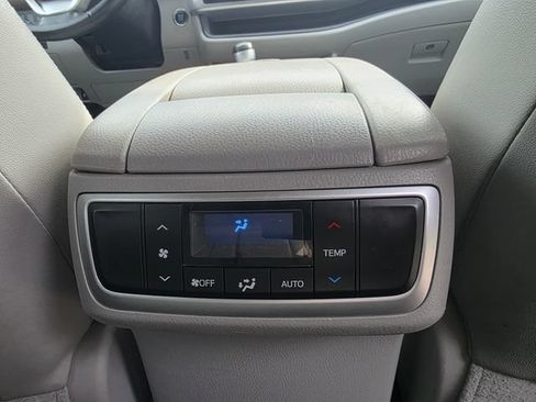 Used 2017 Toyota Highlander Limited AWD/4WD image 16
