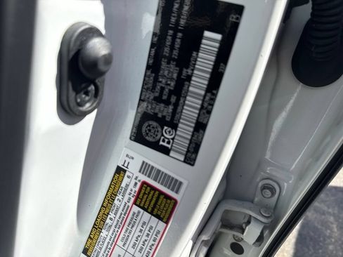 Used 2021 Toyota Highlander XLE AWD/4WD image 34