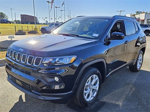 Used 2024 Jeep Compass Latitude w/ Sun and Sound Group image 3