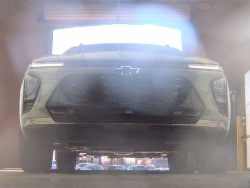 Used 2024 Chevrolet Trax ACTIV w/ Sunroof Package image 3