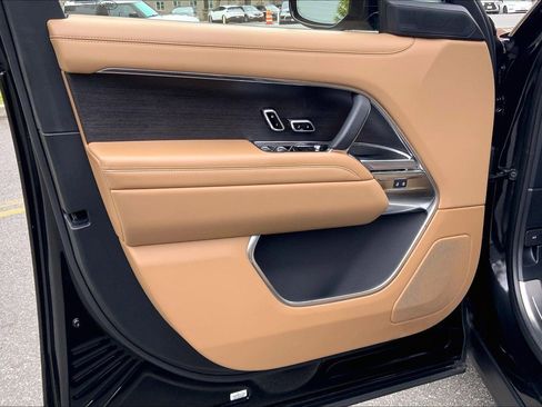 Used 2025 Land Rover Range Rover Long Wheelbase SE image 21