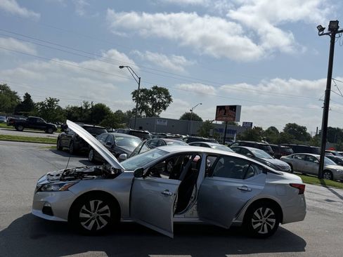 Used 2020 Nissan Altima 2.5 S FWD image 24