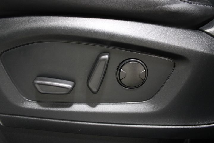Used 2023 Ford Explorer XLT w/ Equipment Group 202A AWD/4WD image 22