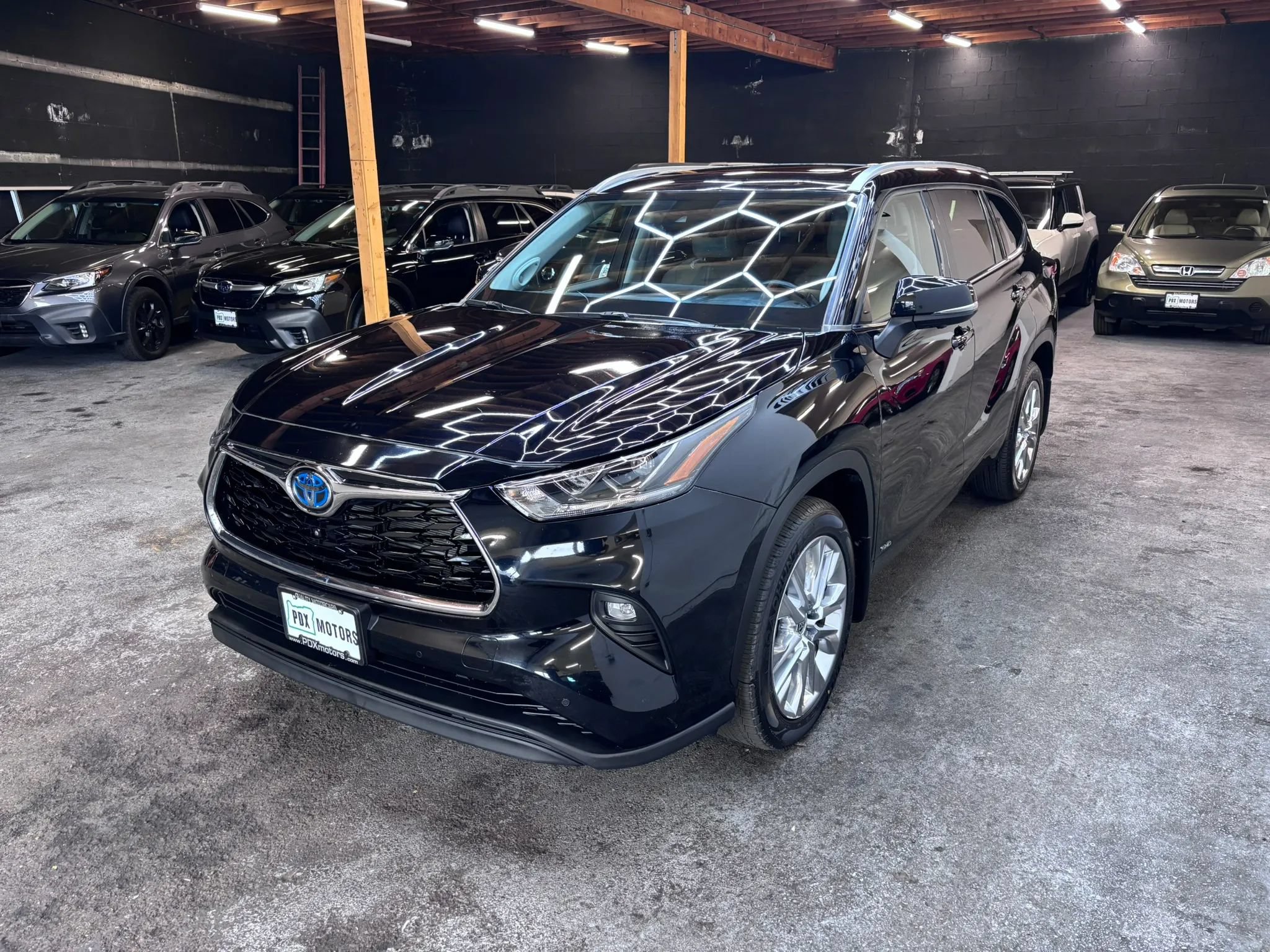 Used 2023 Toyota Highlander Limited AWD/4WD image 3