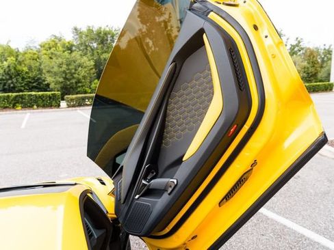 Used 2025 Lamborghini Revuelto AWD/4WD image 27
