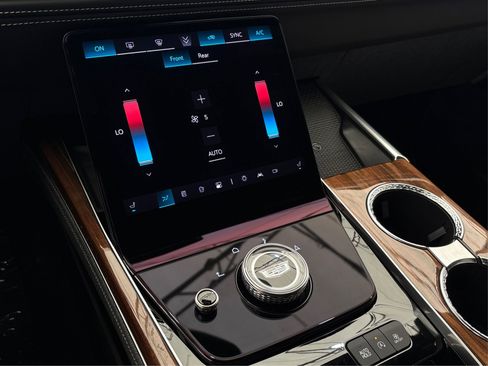 Used 2025 Cadillac Escalade Sport Platinum w/ LPO, ONYX Package image 27