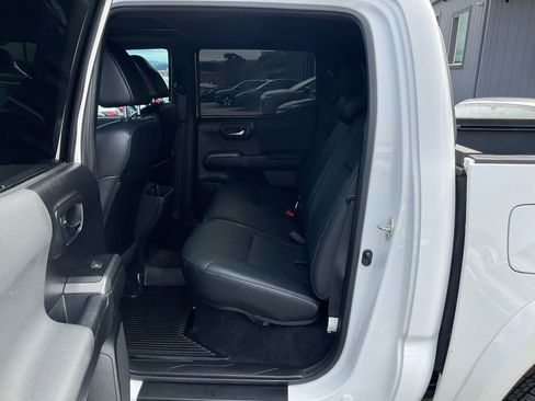 Used 2019 Toyota Tacoma TRD Sport image 7