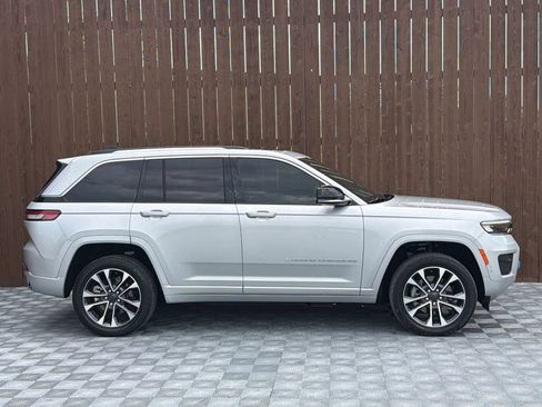 Used 2023 Jeep Grand Cherokee Overland AWD/4WD image 15