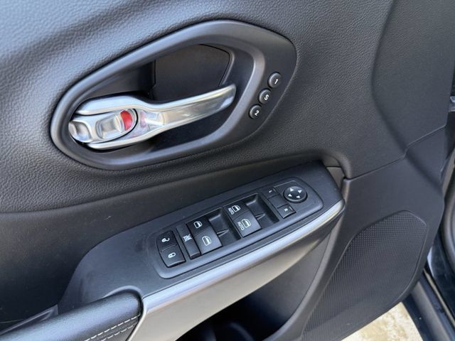Used 2020 Jeep Cherokee Limited AWD/4WD image 19
