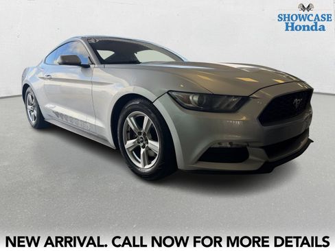 Used 2015 Ford Mustang Coupe image 6