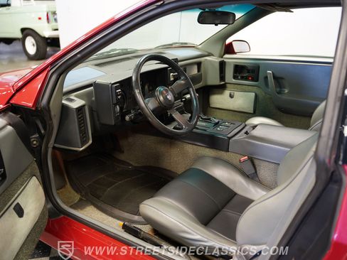 Used 1987 Pontiac Fiero GT RWD image 4