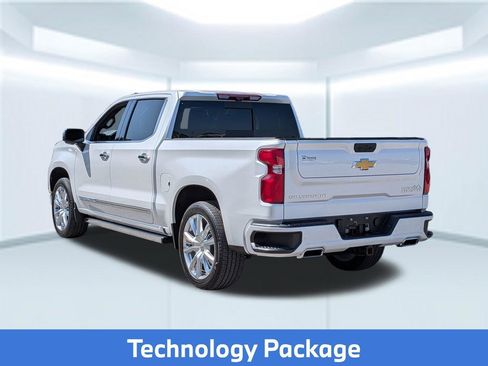 Used 2024 Chevrolet Silverado 1500 High Country w/ High Country Premium Package AWD/4WD image 4