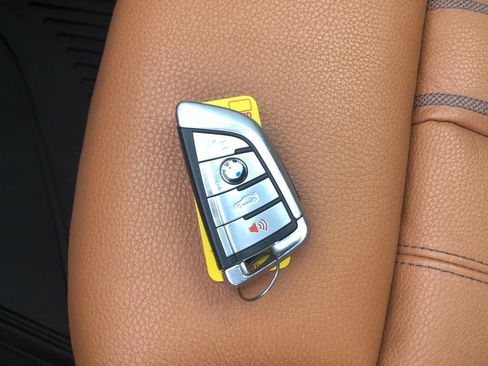 Used 2020 BMW 540i xDrive w/ Premium Package image 36