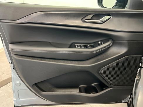 New 2025 Jeep Grand Cherokee 4WD image 14