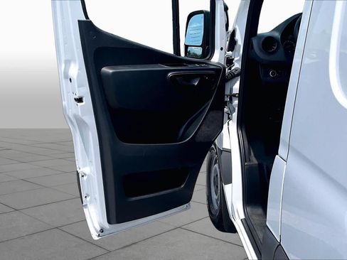 Used 2024 Mercedes-Benz Sprinter 2500 image 22