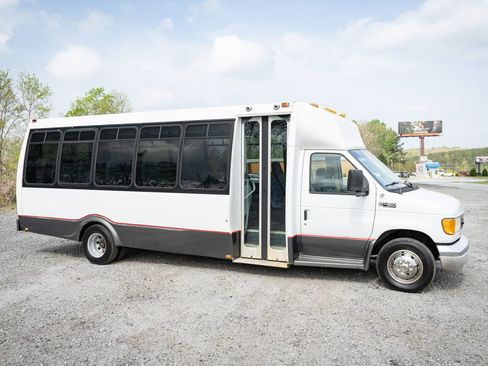 Used 2003 Ford E-450 and Econoline 450 RWD image 11