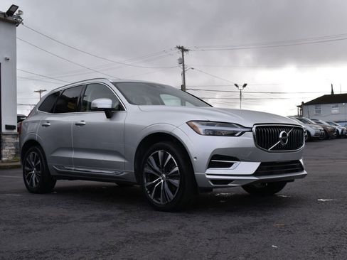 Used 2018 Volvo XC60 T8 Inscription w/ Vision Package image 3