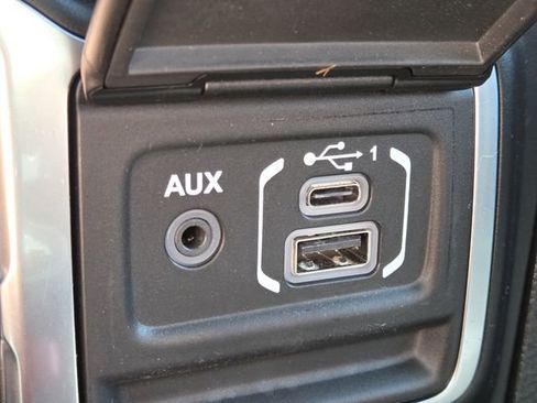 Used 2022 Jeep Wrangler Unlimited Rubicon AWD/4WD image 8