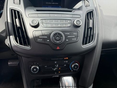 Used 2016 Ford Focus SE w/ SE Sport Package FWD image 26