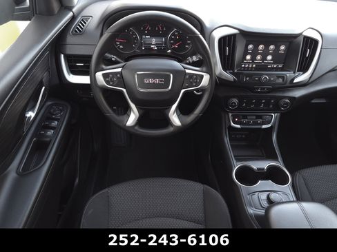 Used 2024 GMC Terrain SLE image 11