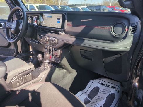 Used 2025 Jeep Wrangler Rubicon image 23