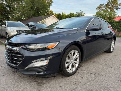 Used 2019 Chevrolet Malibu LT FWD image 2