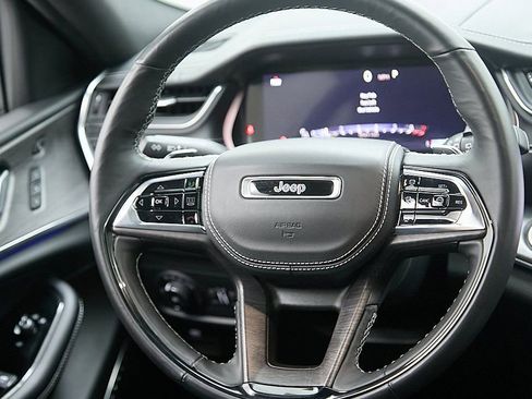 Used 2022 Jeep Grand Cherokee L Overland w/ Advanced Protech Group III image 32