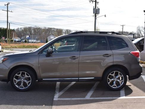 Used 2017 Subaru Forester 2.5i Touring AWD/4WD image 6