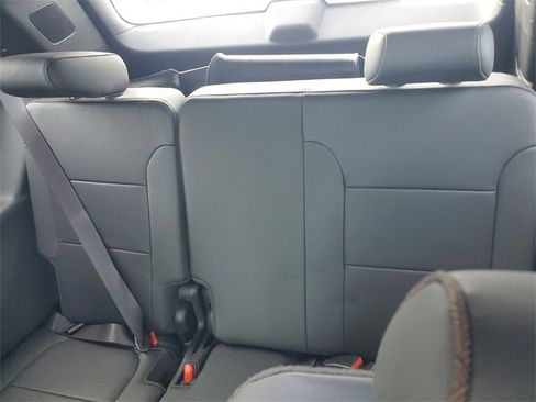 Used 2023 Chevrolet Traverse High Country image 13