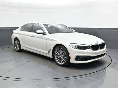 Used 2018 BMW 540i image 2