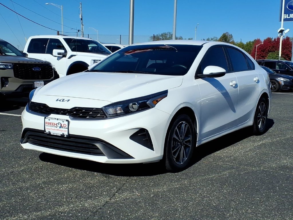 Used 2024 Kia Forte LXS w/ LXS Technology Package FWD image 3