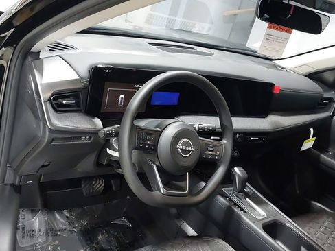 New 2026 Nissan Kicks SV AWD/4WD image 18