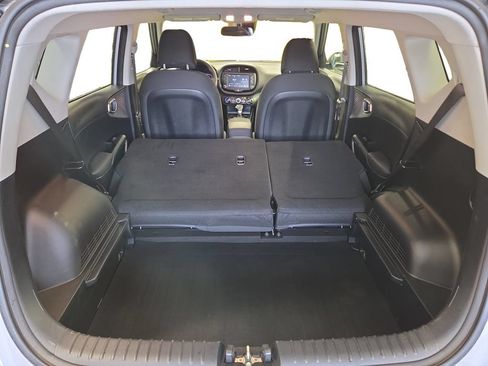 Used 2025 Kia Soul LX w/ LX Technology Package FWD image 26