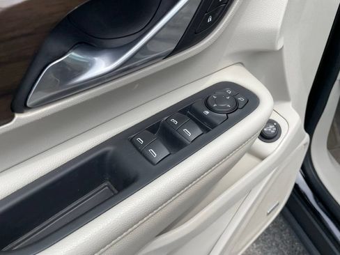 Used 2020 GMC Terrain Denali w/ Denali Premium Package AWD/4WD image 12