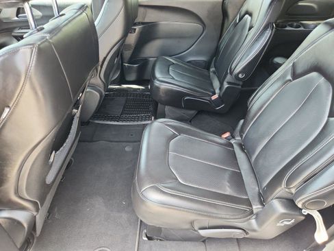 Used 2025 Chrysler Pacifica Select FWD image 11