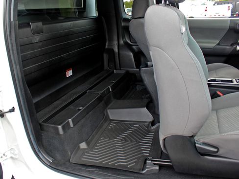 Used 2022 Toyota Tacoma SR image 31