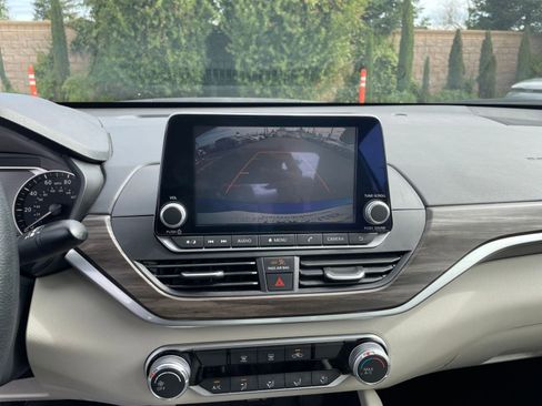 Used 2025 Nissan Altima 2.5 SV image 23