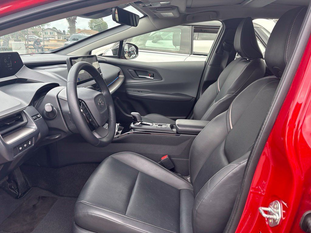 Used 2024 Toyota Prius XLE FWD image 11