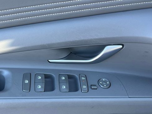 Certified 2025 Hyundai Elantra SEL image 25