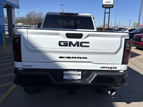 Used 2024 GMC Sierra 2500 AT4X image 4