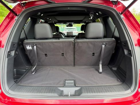 Used 2025 Honda Pilot TrailSport image 11