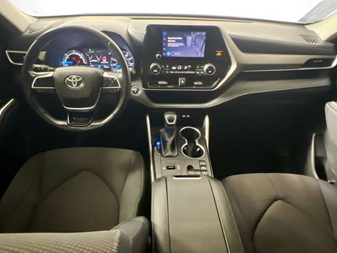 Used 2023 Toyota Highlander LE FWD image 30
