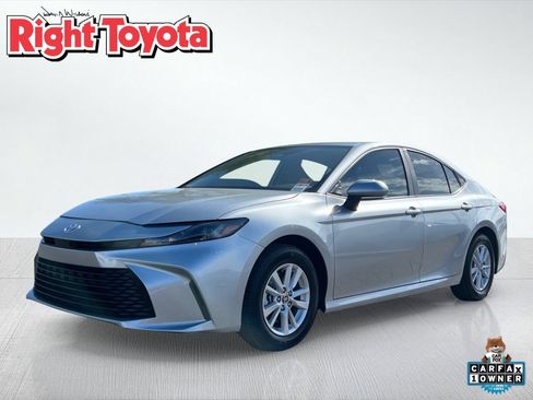 Used 2025 Toyota Camry LE AWD/4WD image 1
